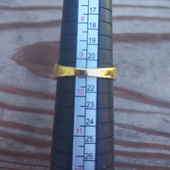 NWOT - Gold Tone With Multicolor Rhinestones Fashion Ring Size 9.25 - Picture 6 of 6